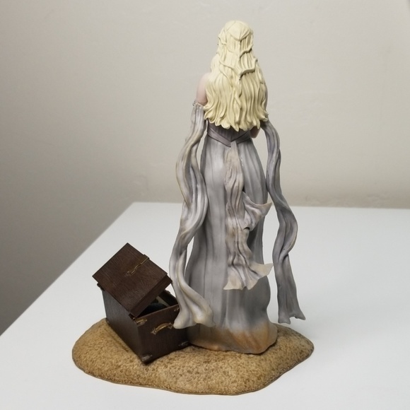 Daenerys Targaryen Statue - HBO Game of Thrones - Picture 4 of 7